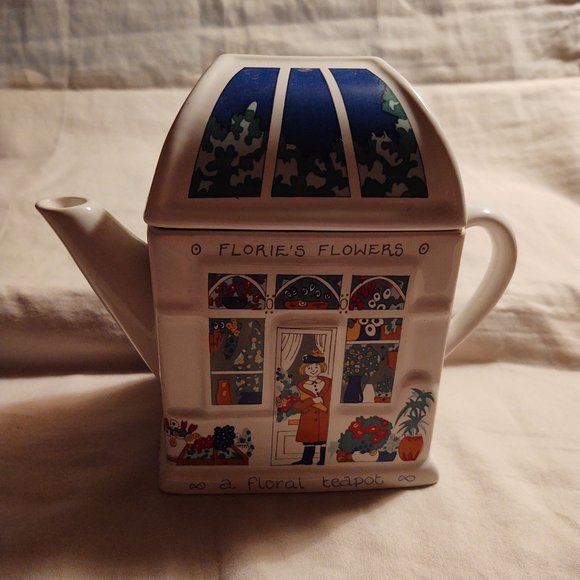 Vintage Wade England Decorative Teapot - Picture 1 of 9